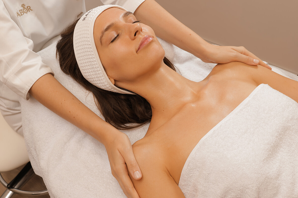 Массаж шейно-воротниковой зоны