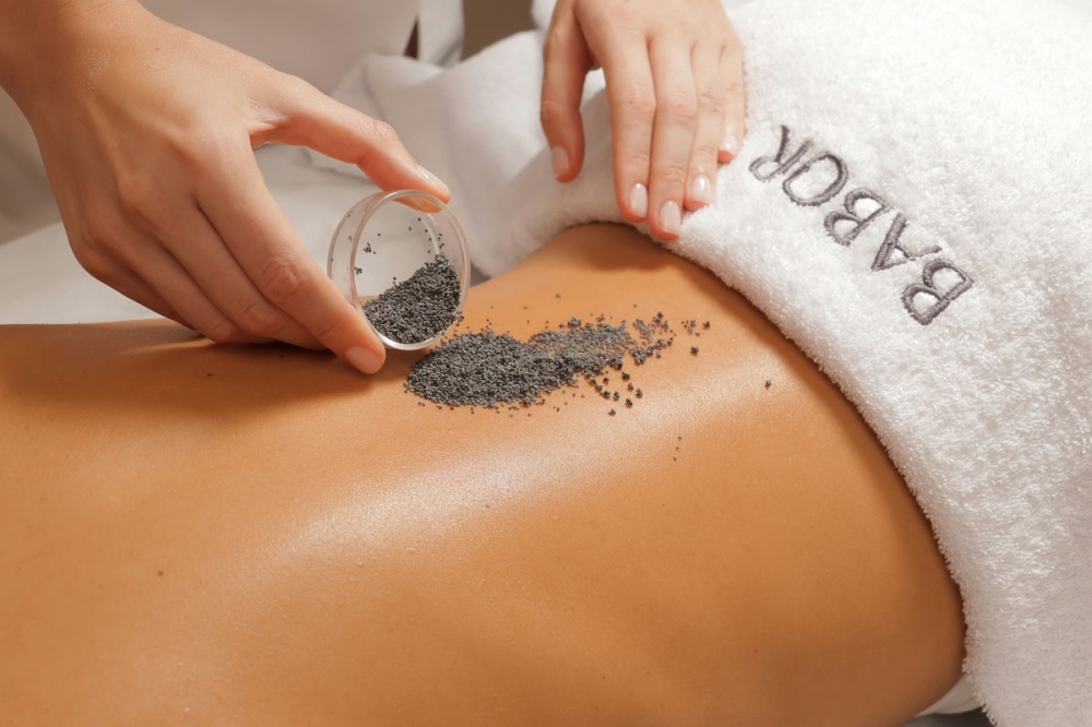 Пилинг с семенами мака и лифтинг обертывание