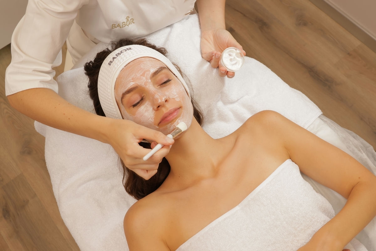 УХОД ПРОБУЖДАЮЩИЙ СИЯНИЕ